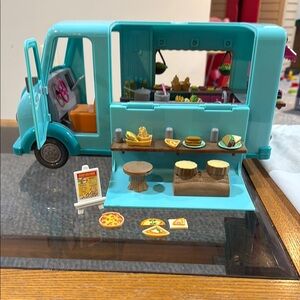 Li'l Woodzeez Honeysuckle Sweets & Treats Food Truck with 70+ Accessories